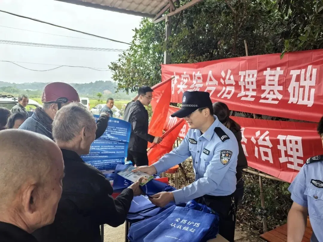 深化扫黑除恶专项斗争 筑牢平安建设坚实根基——湘潭县法院开展主题宣传活动